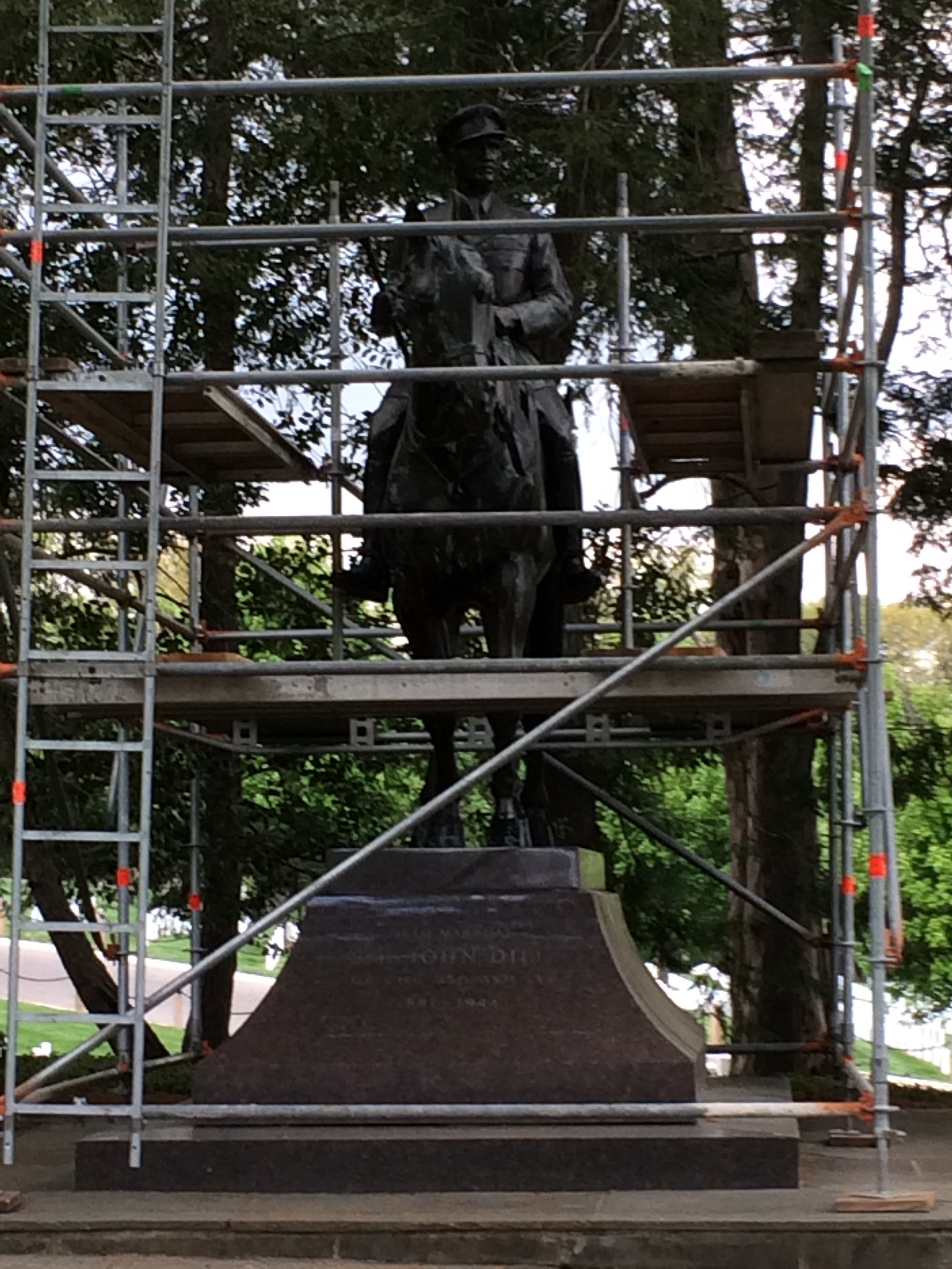 Dill tomb in Arlington